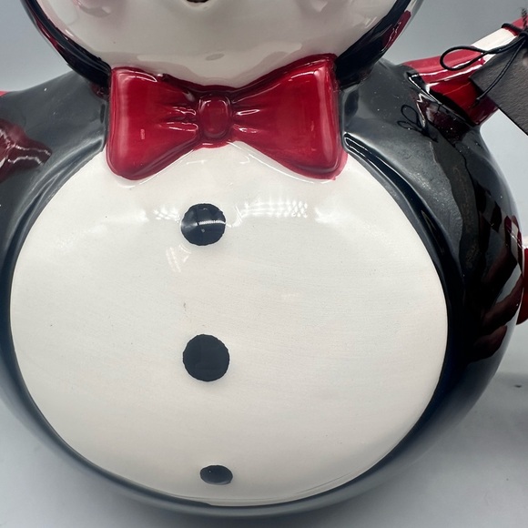 Carnival Cottage JoHanna Parker Magenta  porcelain holiday penguin teapot - Picture 5 of 10